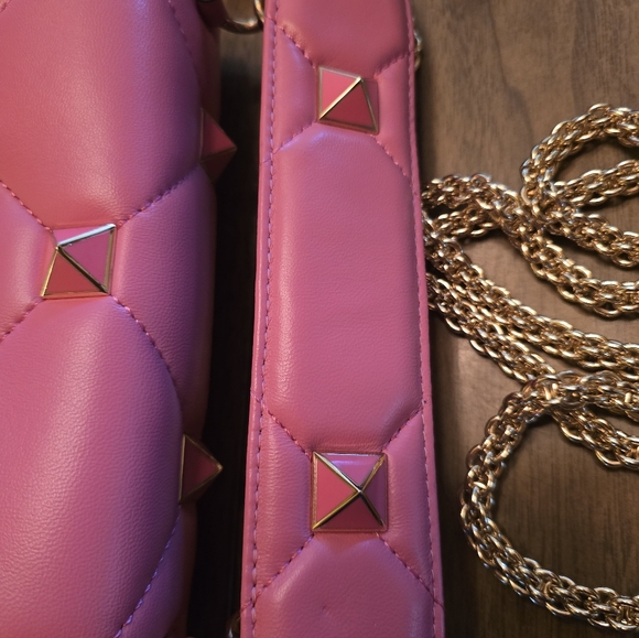 Valentino Garavani Pink Nappa with Chain Roman Stud Large Shoulder Bag - Picture 6 of 9